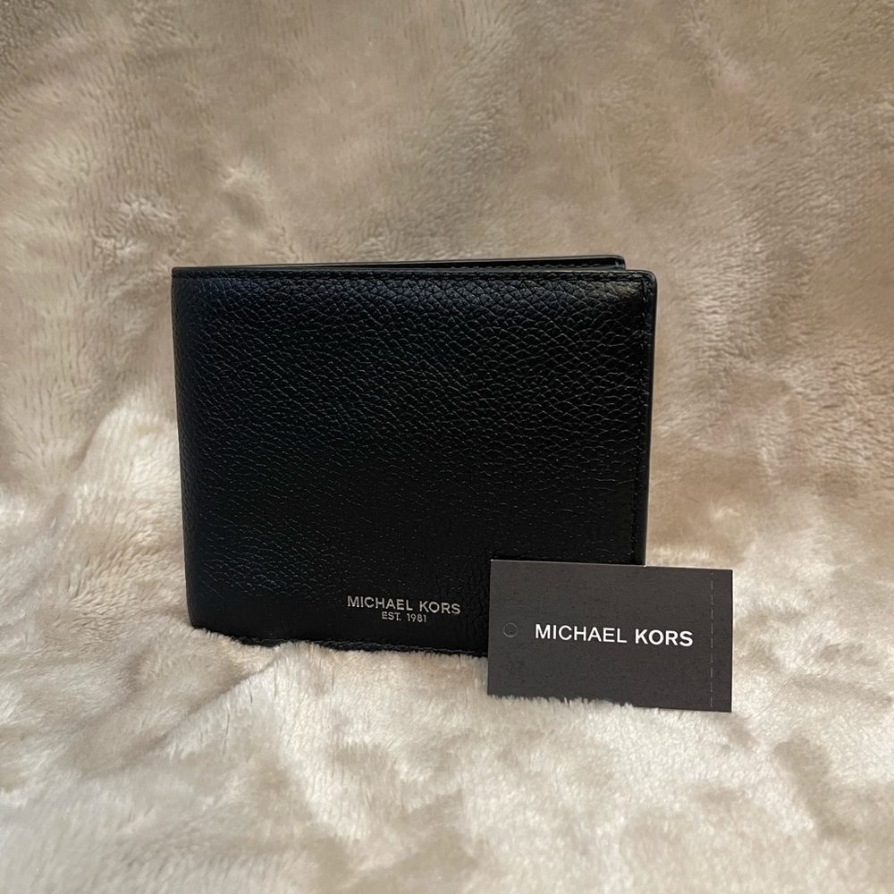 NWT Michael Kors Billfold with Pass Case